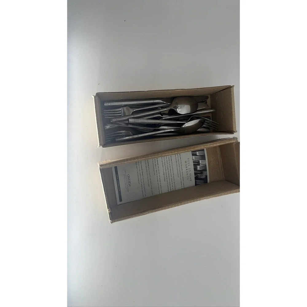 Oneida Stainless Steel Flatware Set Forks Spoons Shiny Cutlery